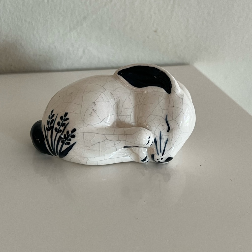 Dedham potting shed sleeping bunny, crackle blue and white, signed BN 95, HTF